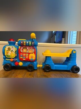 VTech Sit-To-Stand Ultimate Alphabet Train